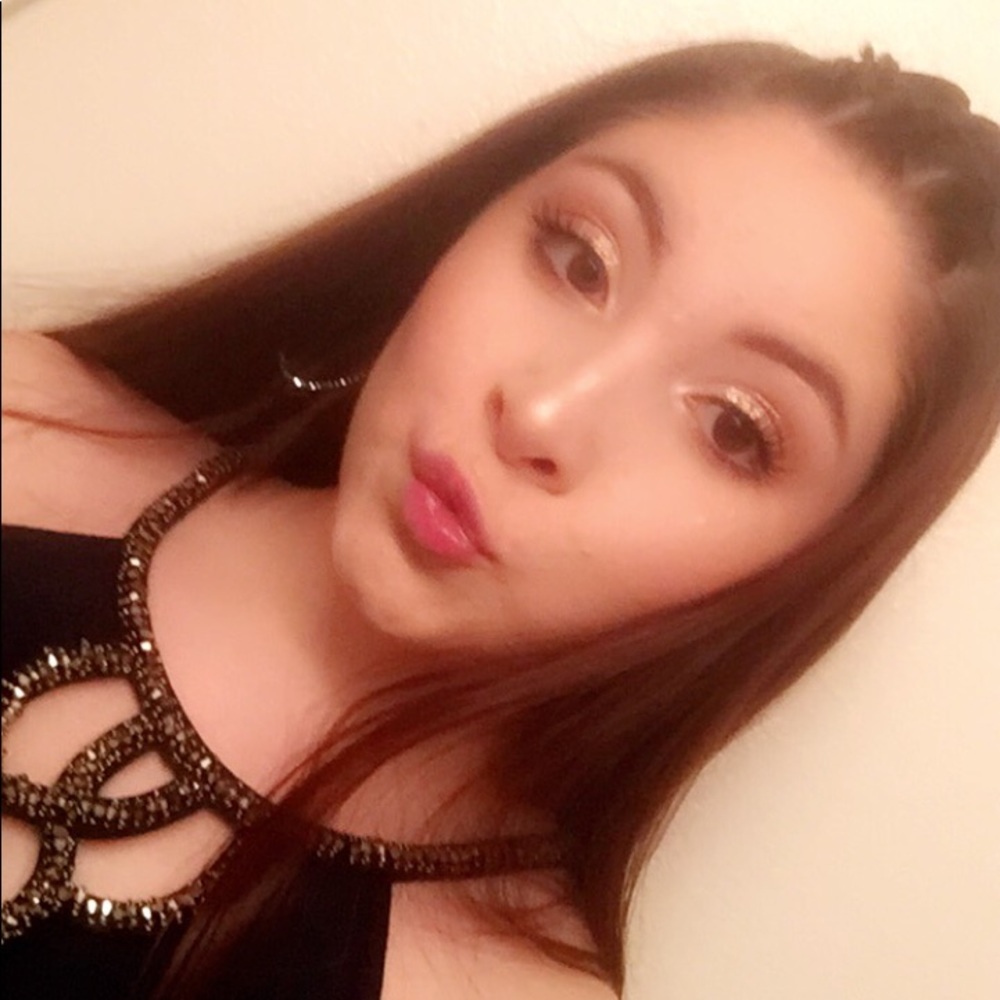 Meet your Posher, Laela